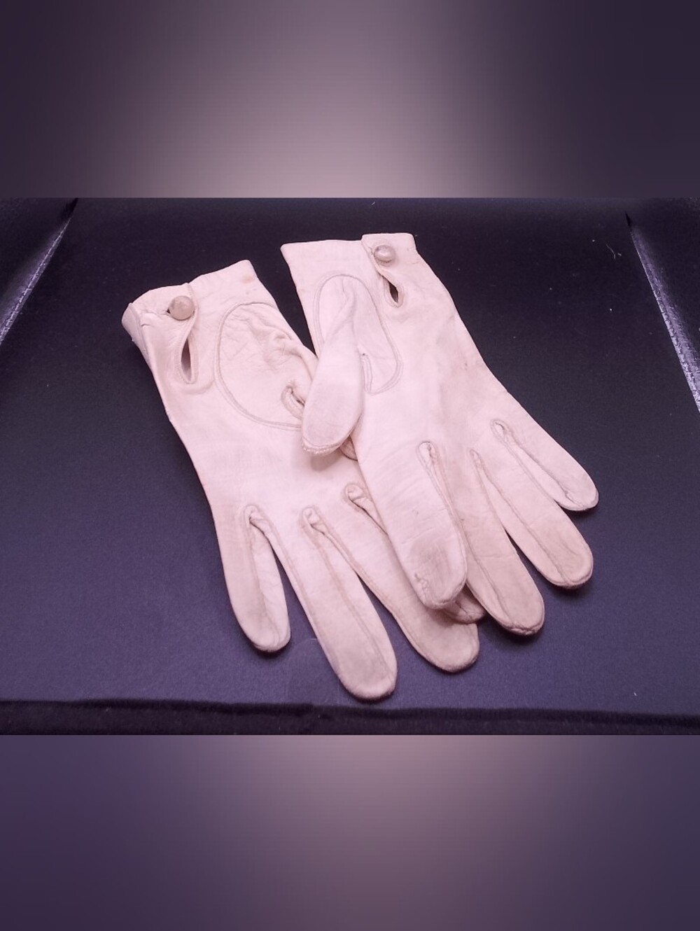 Vintage Cream Faux Leather Pearl Close Gloves Great Decor